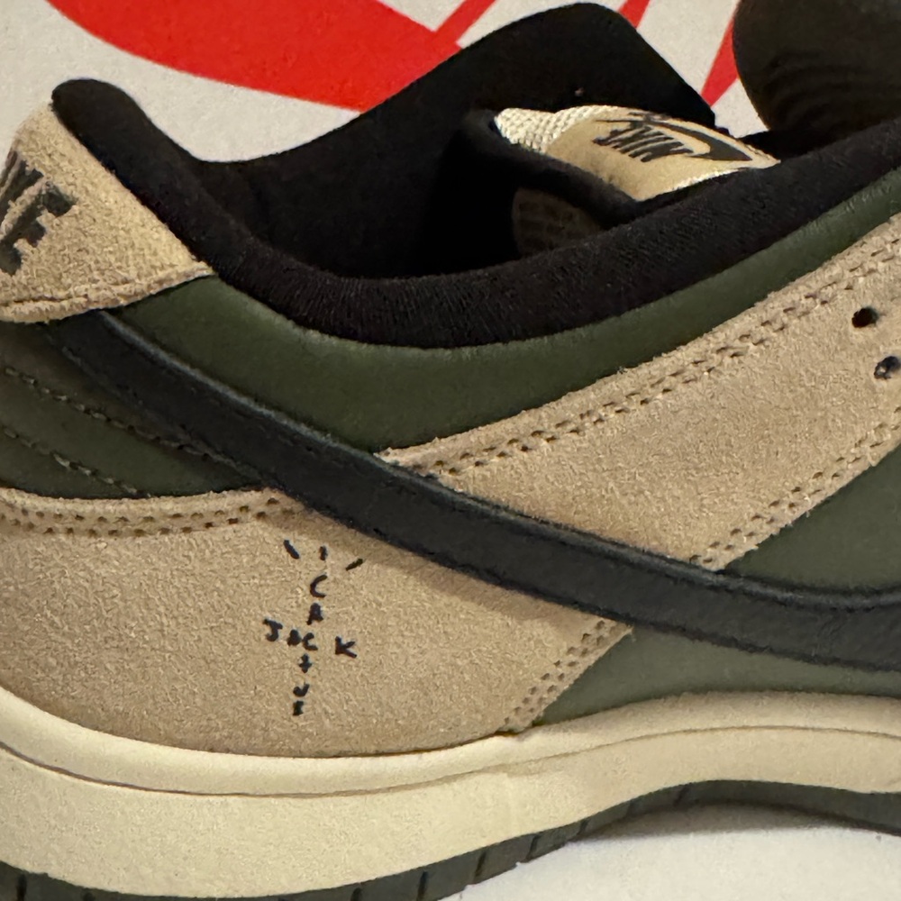 Nike SB Dunk Low Sneakers - Picture 9 of 11